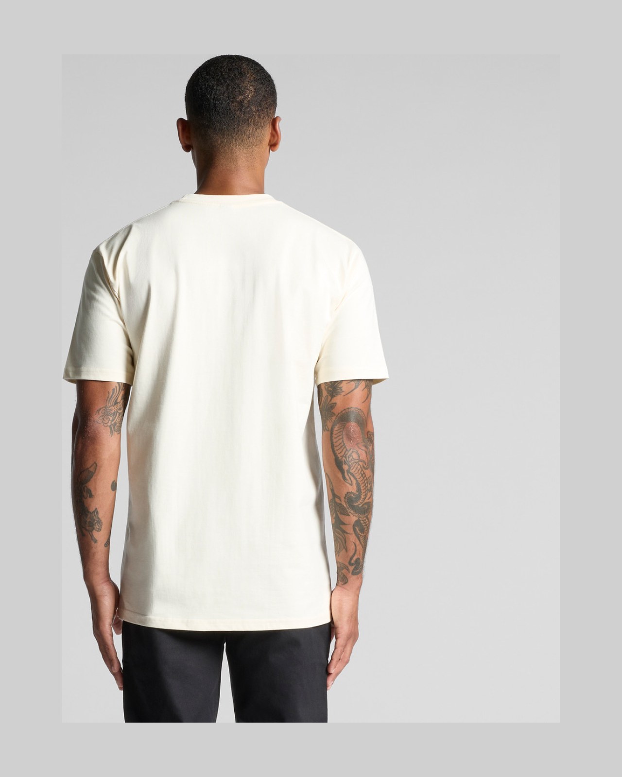 5026_CLASSIC_TEE_BACK__33825.1728185185.1280.1280.jpg AS Colour 5026 T-Shirt – Modellfoto