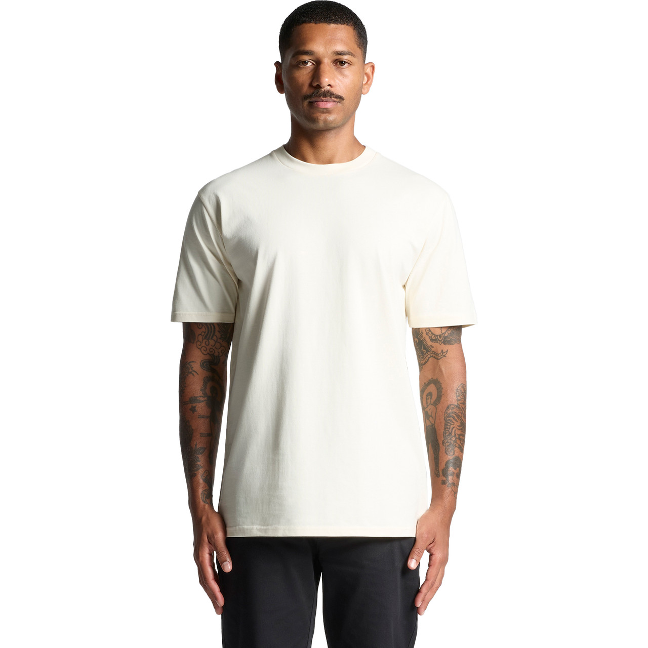5026_CLASSIC_TEE_FRONT__43822.1728185176.1280.1280.jpg AS Colour 5026 T-Shirt – Modellfoto